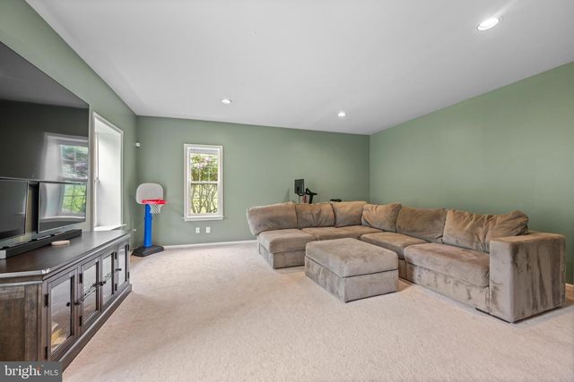 592 W CREEK RD, West Chester, PA 19382