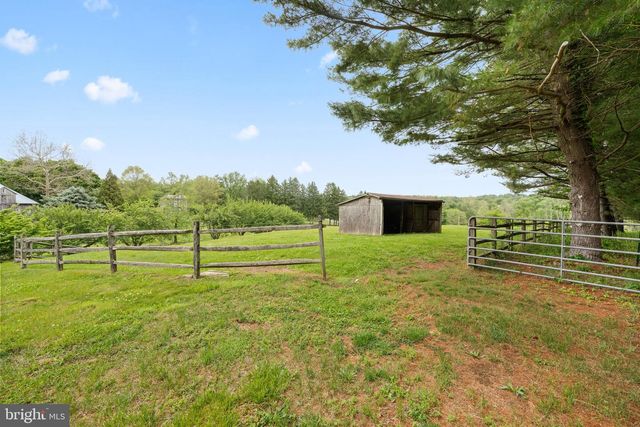 592 W CREEK RD, West Chester, PA 19382