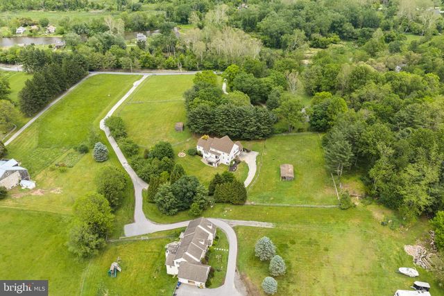 592 W CREEK RD, West Chester, PA 19382