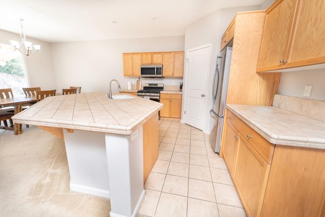 900 Heather Avenue, Dinuba, CA 93618