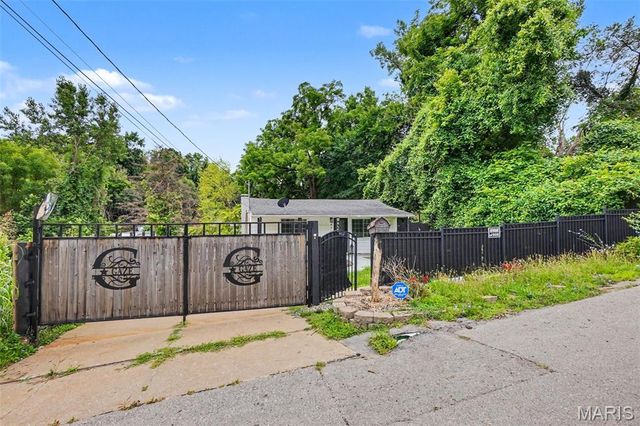 8516 Katherine Avenue, St Louis, MO 63121