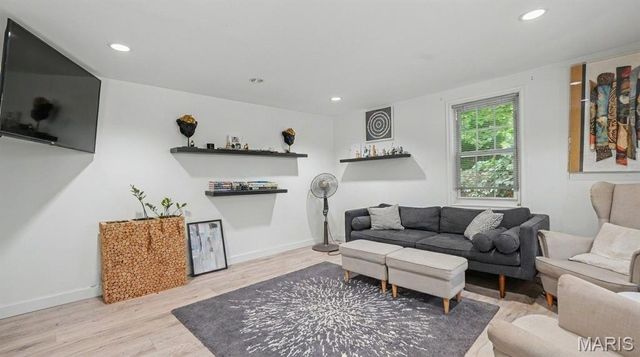 8516 Katherine Avenue, St Louis, MO 63121