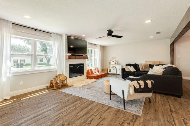 5206 6th Street, Danbury, TX 77534