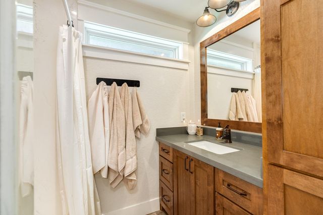 5206 6th Street, Danbury, TX 77534