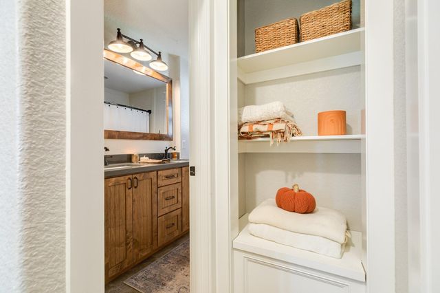 5206 6th Street, Danbury, TX 77534