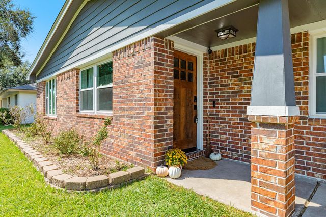 5206 6th Street, Danbury, TX 77534