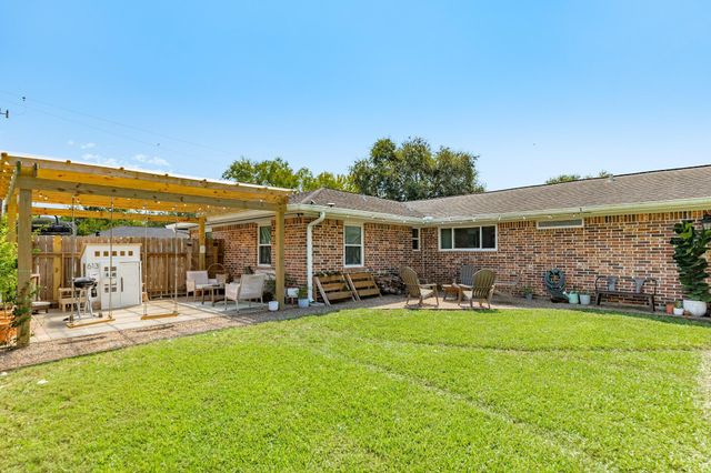 5206 6th Street, Danbury, TX 77534
