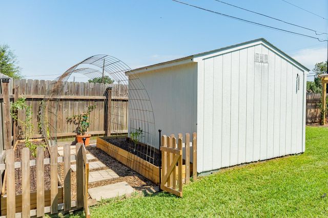 5206 6th Street, Danbury, TX 77534