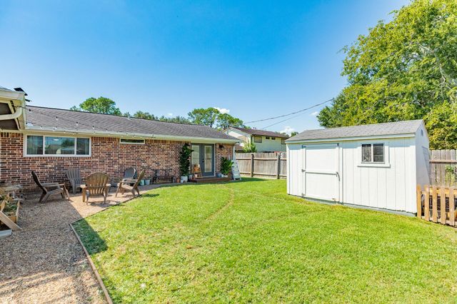 5206 6th Street, Danbury, TX 77534