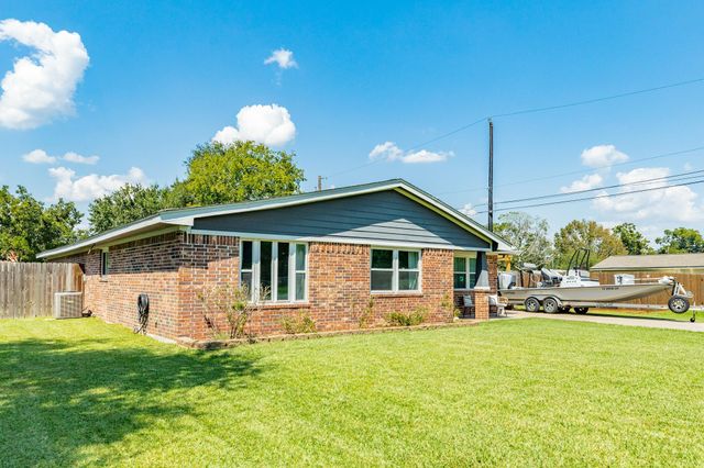 5206 6th Street, Danbury, TX 77534