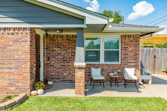 5206 6th Street, Danbury, TX 77534