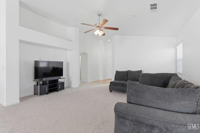 9102 Whitman Avenue, Bakersfield, CA 93311