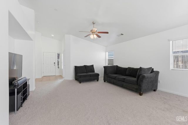 9102 Whitman Avenue, Bakersfield, CA 93311