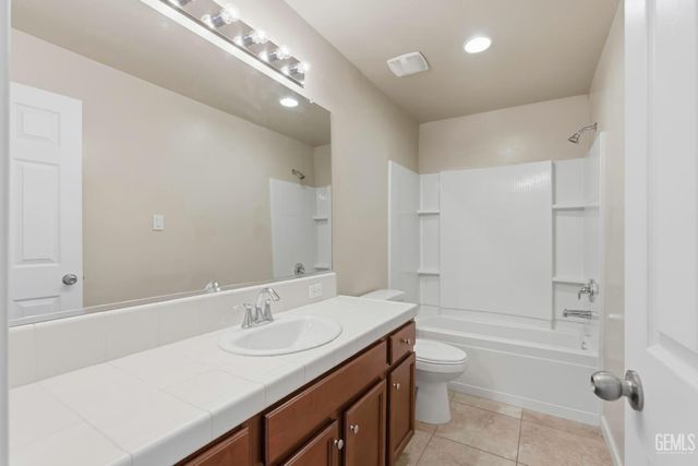 9102 Whitman Avenue, Bakersfield, CA 93311
