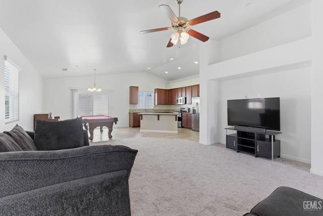 9102 Whitman Avenue, Bakersfield, CA 93311