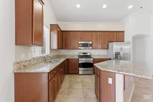9102 Whitman Avenue, Bakersfield, CA 93311