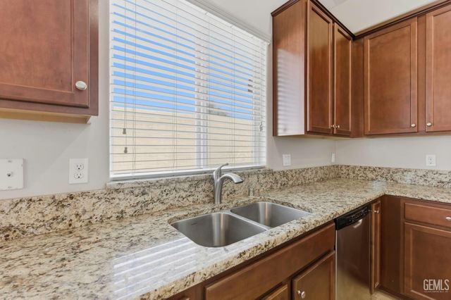 9102 Whitman Avenue, Bakersfield, CA 93311