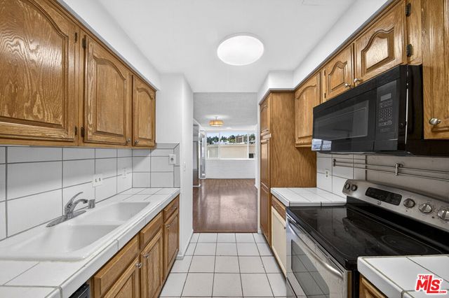 540 Kelton Avenue 402, Los Angeles, CA 90024