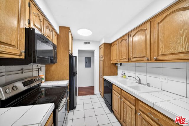 540 Kelton Avenue 402, Los Angeles, CA 90024