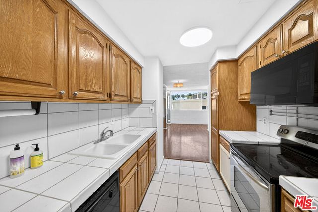 540 Kelton Avenue 402, Los Angeles, CA 90024