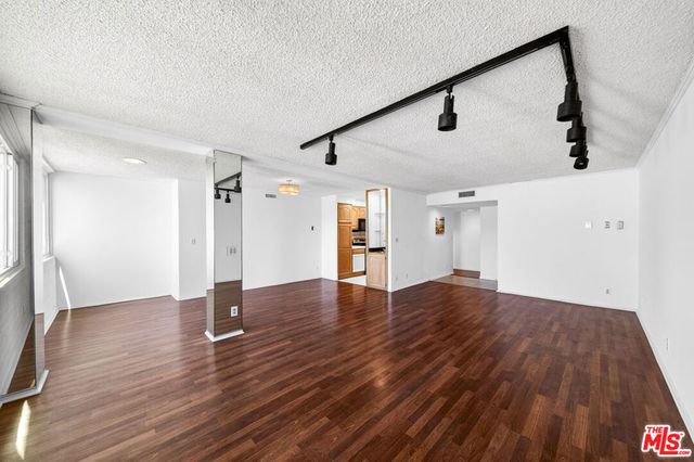 540 Kelton Avenue 402, Los Angeles, CA 90024
