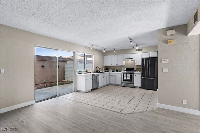 3301 Fairview Lane, Las Vegas, NV 89121