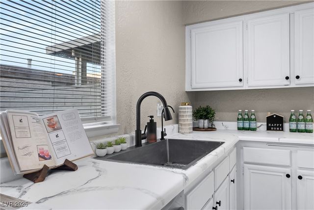 3301 Fairview Lane, Las Vegas, NV 89121