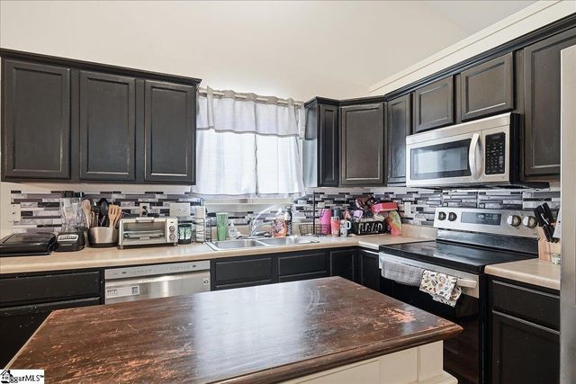 300 London Drive, Laurens, SC 29360