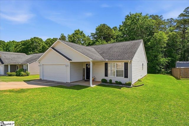 300 London Drive, Laurens, SC 29360
