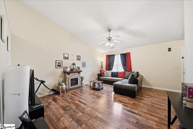 300 London Drive, Laurens, SC 29360