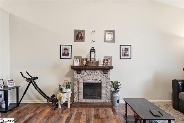 300 London Drive, Laurens, SC 29360