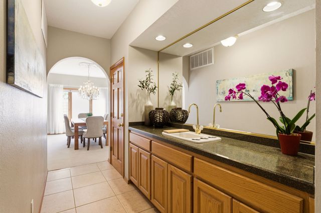 11109 Country Club NE, Albuquerque, NM 87111