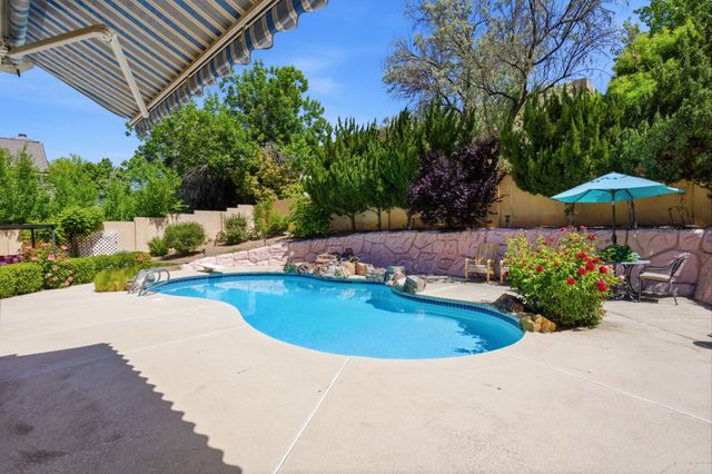 11109 Country Club NE, Albuquerque, NM 87111
