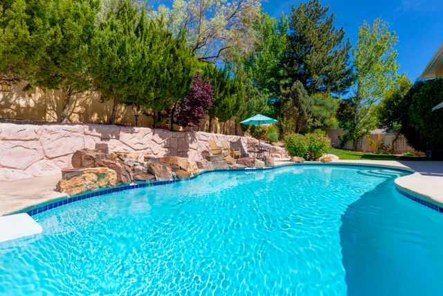 11109 Country Club NE, Albuquerque, NM 87111