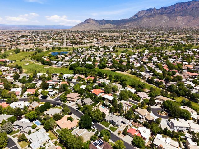 11109 Country Club NE, Albuquerque, NM 87111