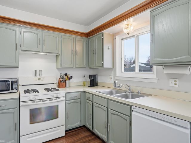 50093 Waterloo Street, Chesterfield Twp, MI 48047