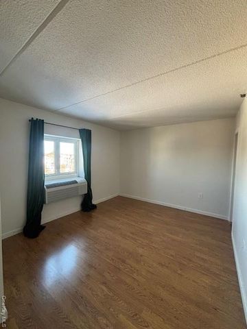 205 Mineola Boulevard 4D, Mineola, NY 11501