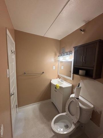 205 Mineola Boulevard 4D, Mineola, NY 11501