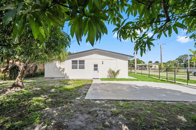 3061 NW 2nd St, Fort Lauderdale, FL 33311