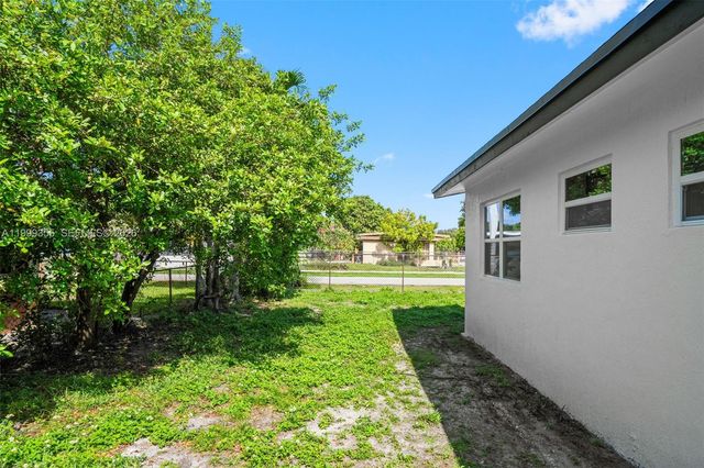 3061 NW 2nd St, Fort Lauderdale, FL 33311