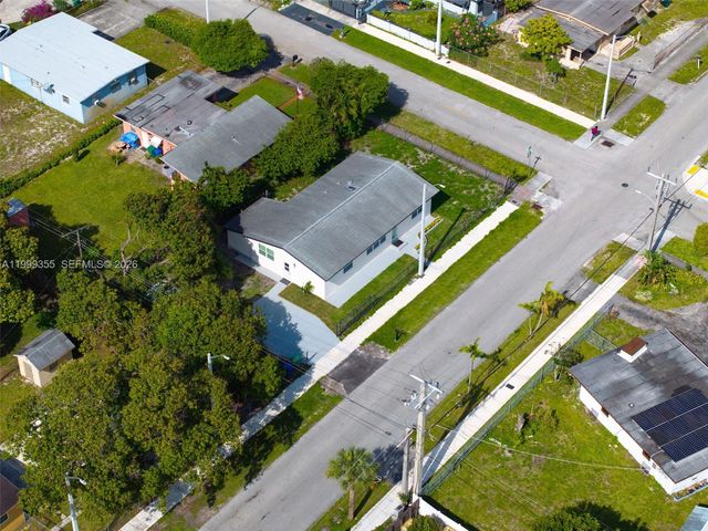 3061 NW 2nd St, Fort Lauderdale, FL 33311