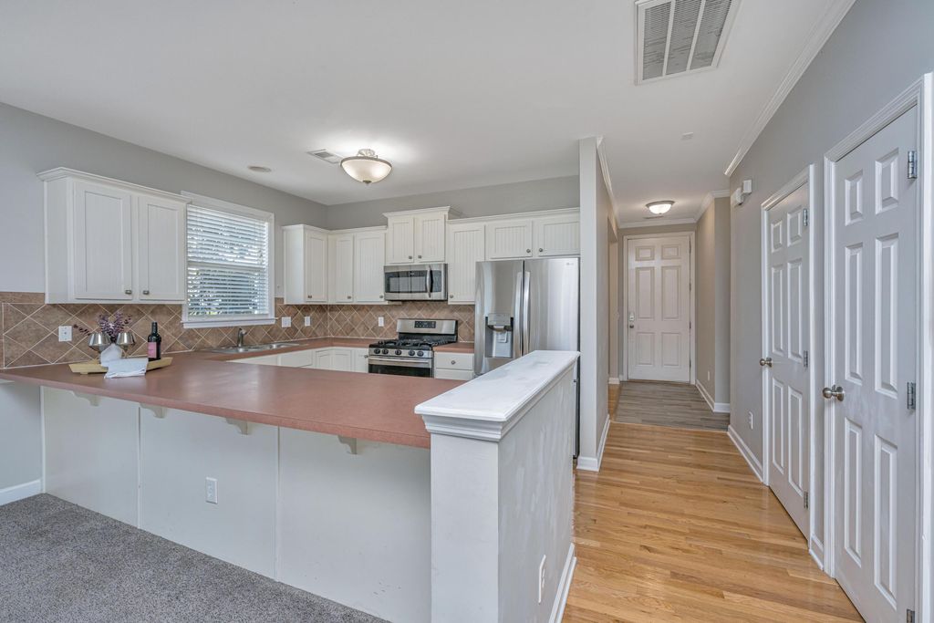 Image 10 of property listing at 3004 Treadwell Street, Mount Pleasant, SC 29466