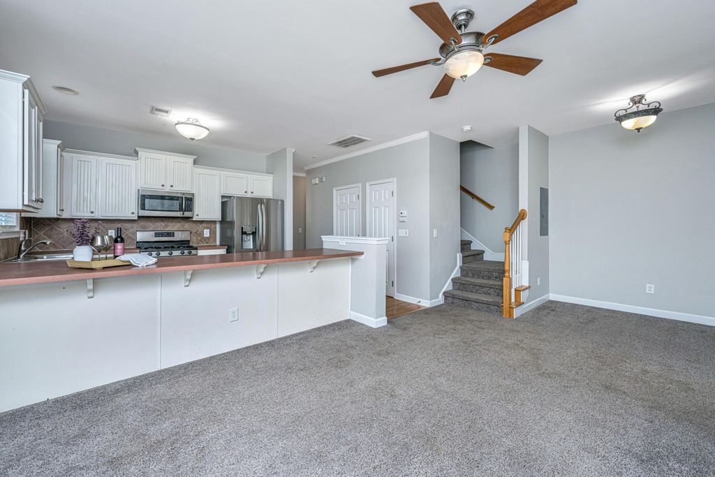 Image 13 of property listing at 3004 Treadwell Street, Mount Pleasant, SC 29466