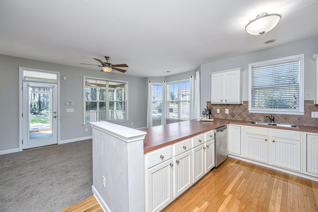 Image 17 of property listing at 3004 Treadwell Street, Mount Pleasant, SC 29466