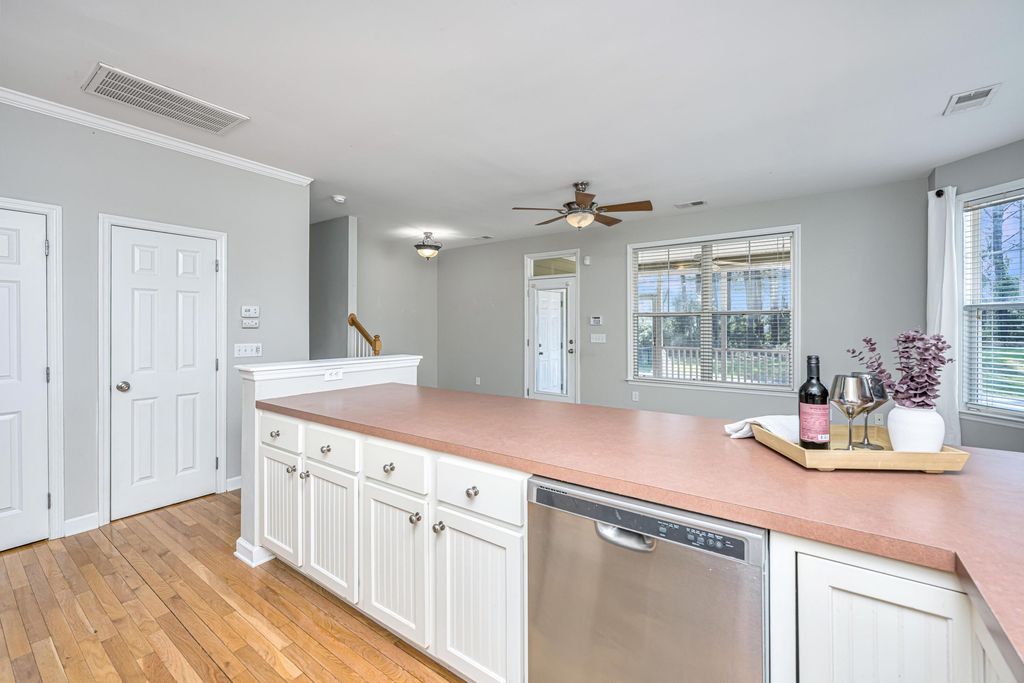 Image 18 of property listing at 3004 Treadwell Street, Mount Pleasant, SC 29466