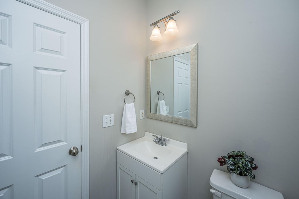 Image 19 of property listing at 3004 Treadwell Street, Mount Pleasant, SC 29466