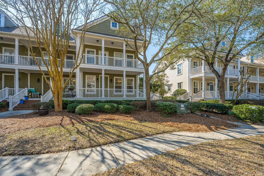 Image 2 of property listing at 3004 Treadwell Street, Mount Pleasant, SC 29466