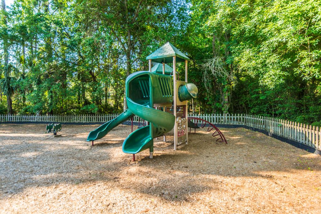 Image 65 of property listing at 3004 Treadwell Street, Mount Pleasant, SC 29466