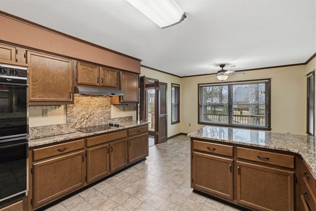 2417 FAIRWAY OAKS DR, Bartlett, TN 38134