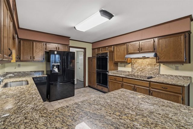 2417 FAIRWAY OAKS DR, Bartlett, TN 38134